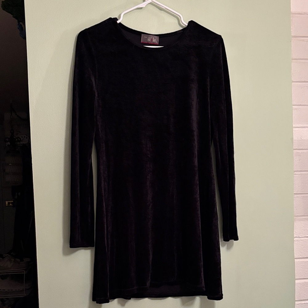 🧹Black crushed Velvet Long Sleeve Dress teen size medium.